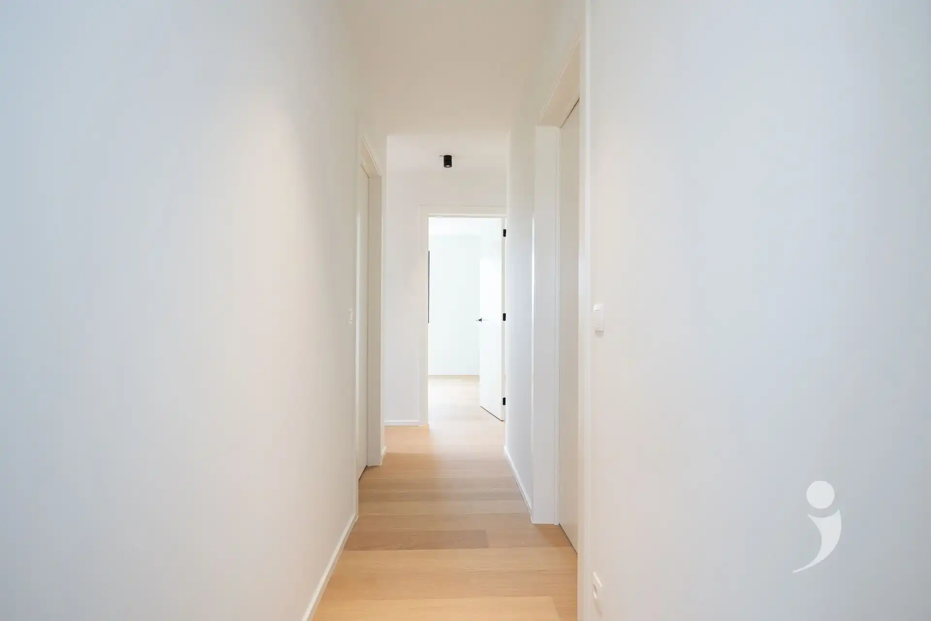 Nieuwbouwwoning met 4 slaapkamers en twee badkamers! foto 12