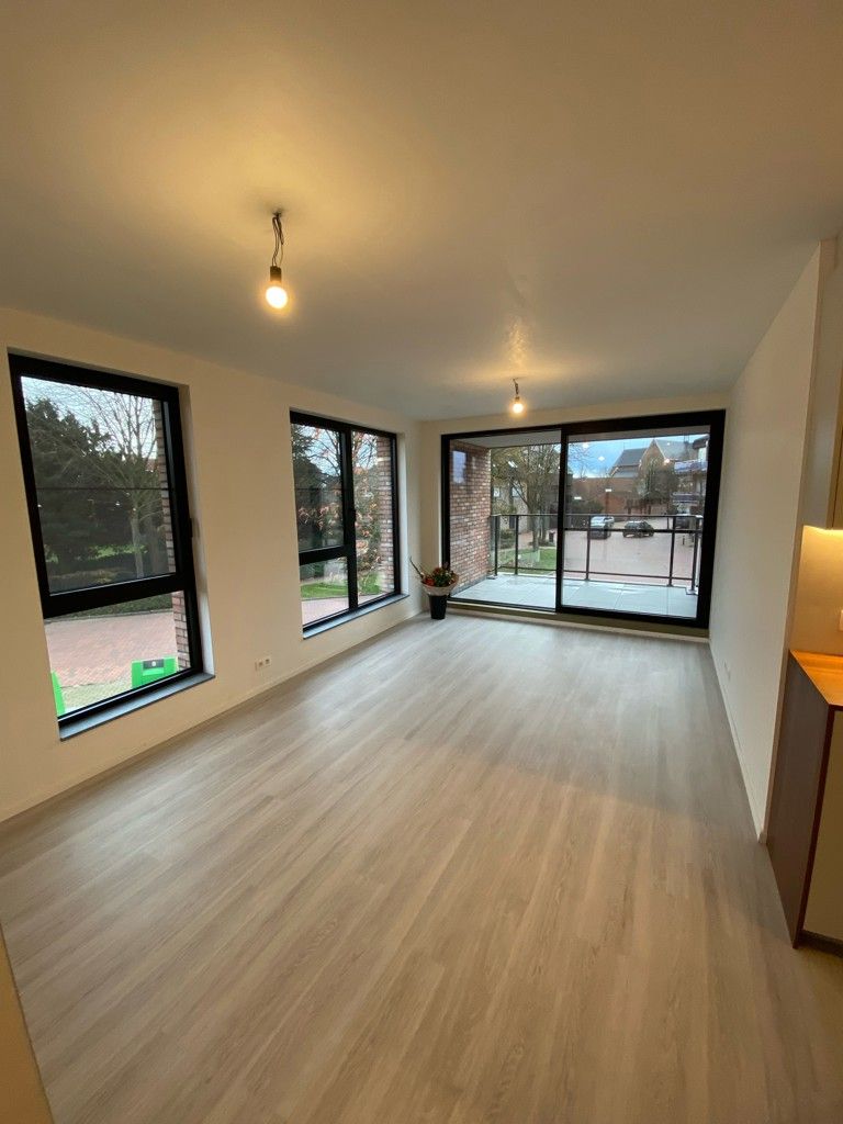 Splinternieuw, energiezuinig appartement in hartje Wuustwezel foto 3