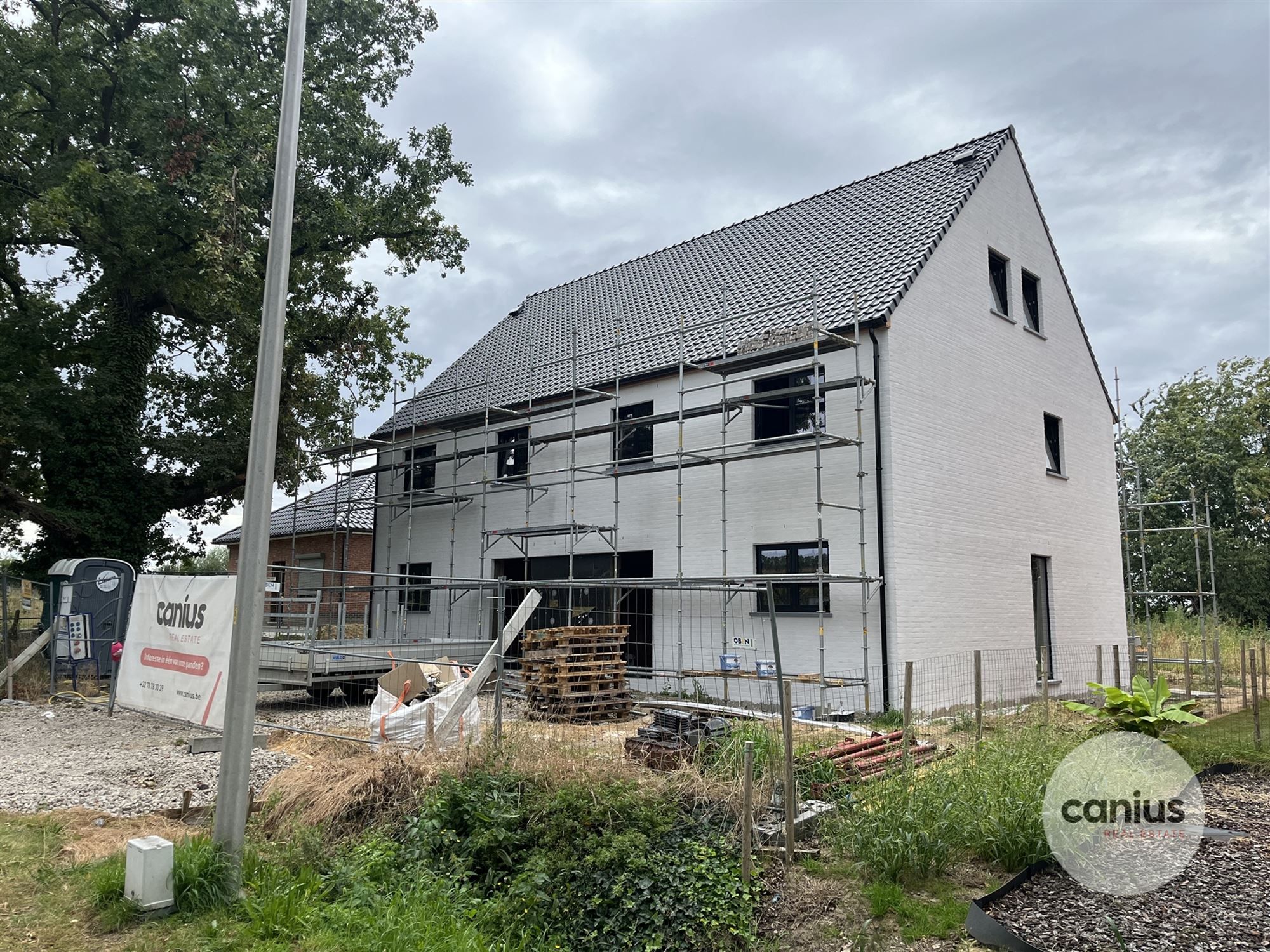 LANDELIJK EN LUXUEUS WONEN IN SINT-TRUIDEN foto {{pictureIndex}}