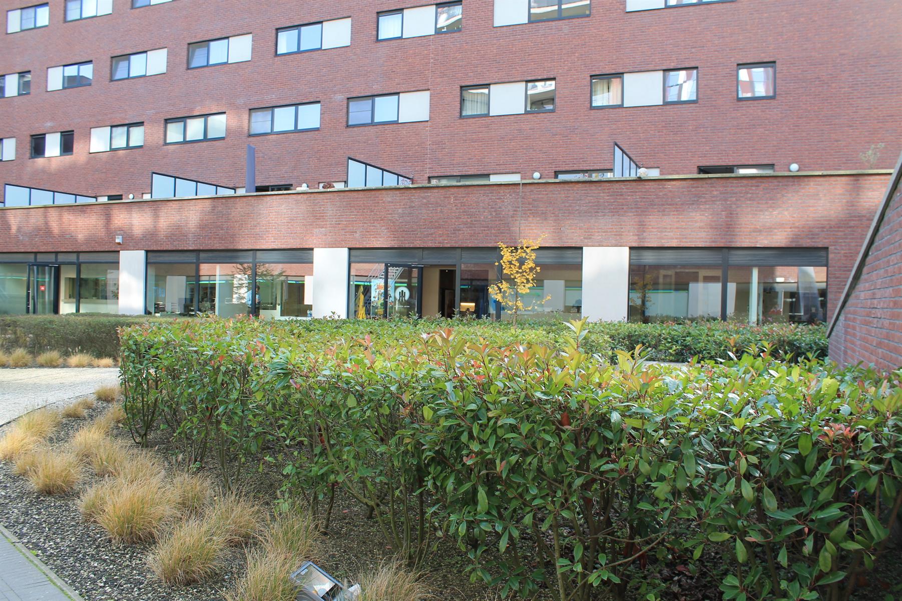 Modern kantoor met parkings foto 4