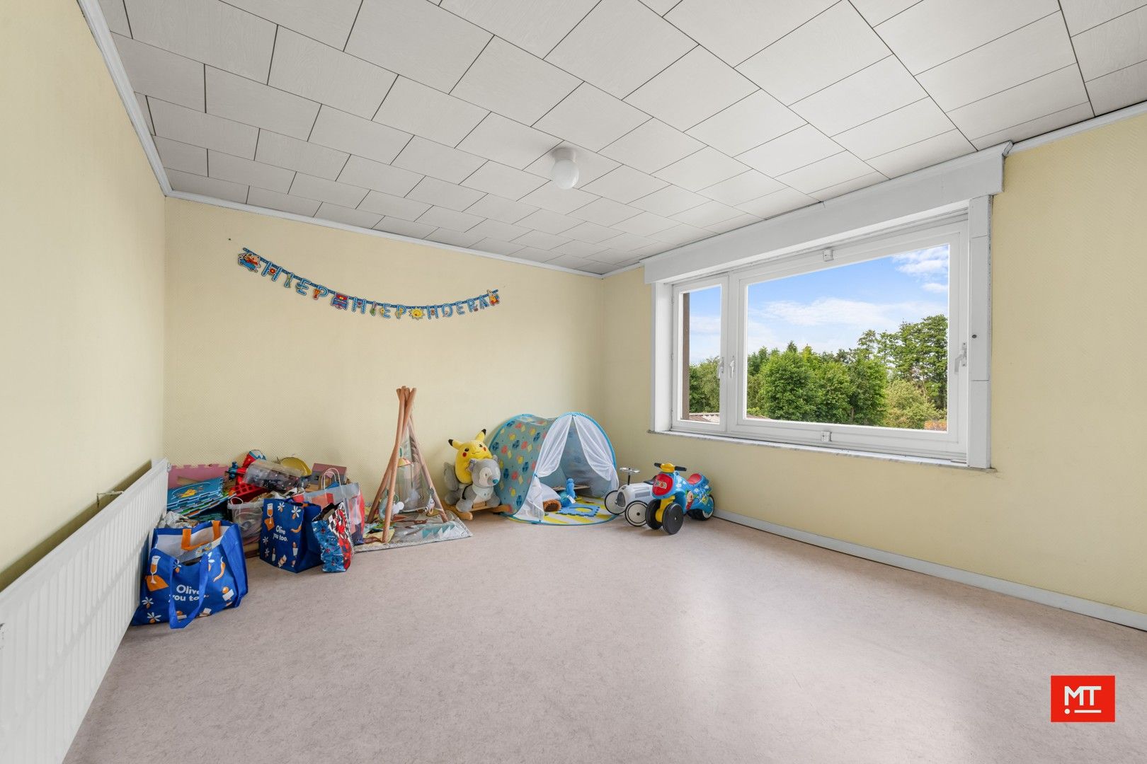 Op te frissen halfopen woning met 4 slaapkamers, tuin en garage foto 11