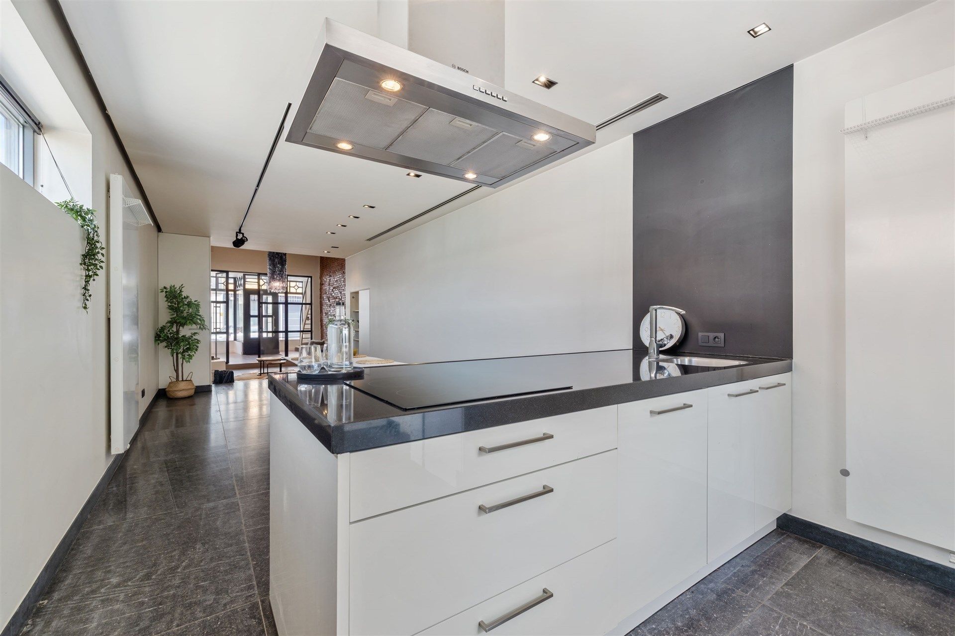 Unieke woning in lofstijl met 3 slaapkamers en dubbele garage foto 9