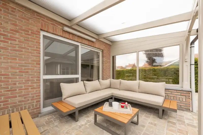 Prachtige alleenstaande instapklare woning met 5 slaapkamers inpandige garage, mooi terras en tuin TE KOOP in hartje Sint-Baafs-Vijve foto 26