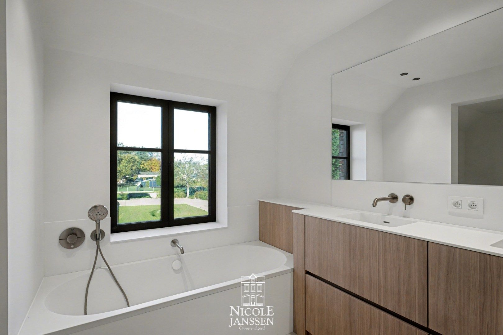 Nieuwbouwwoning van 216m² foto 18