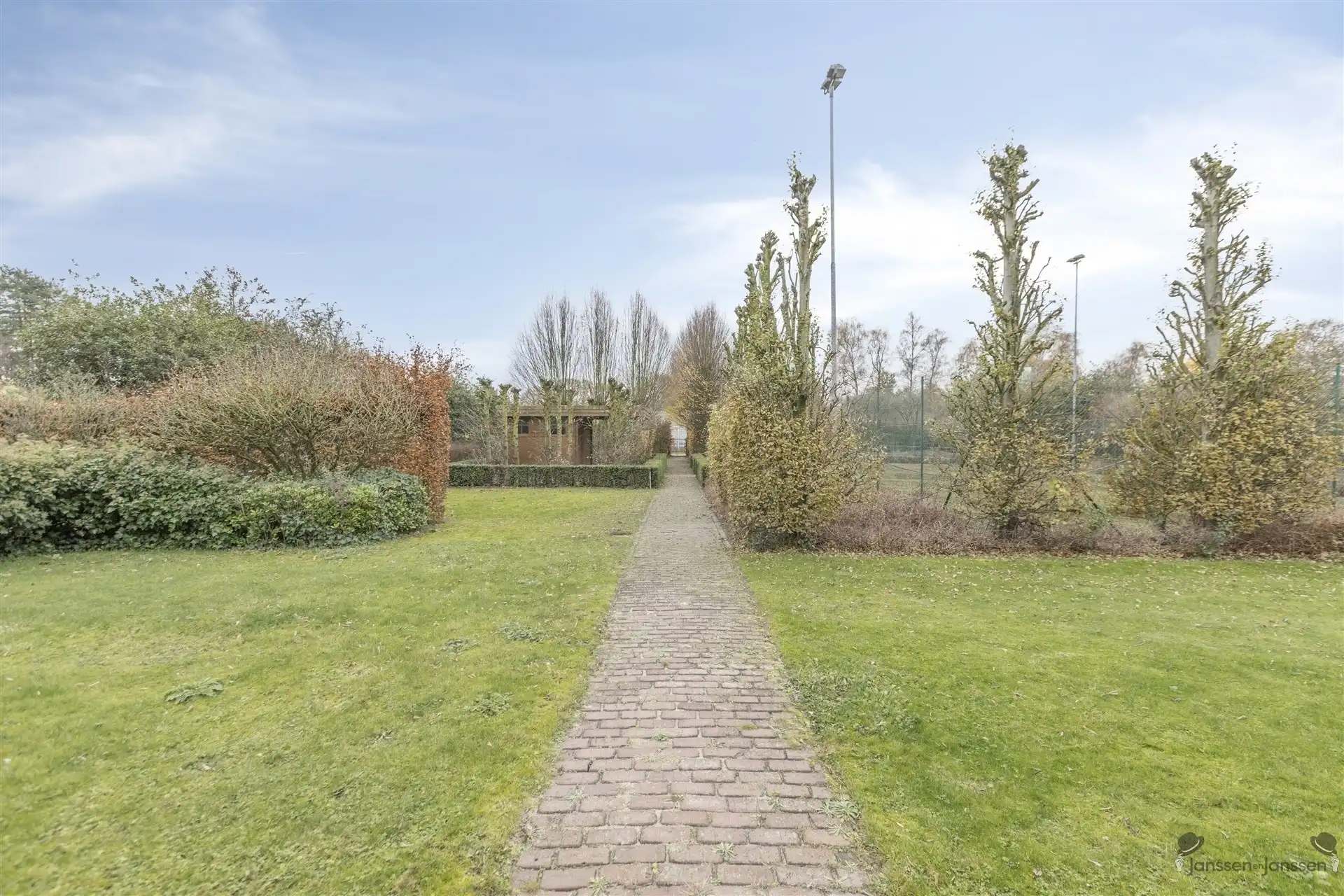 Ruime, goed onderhouden woning met prachtige tuin in Geel foto 29