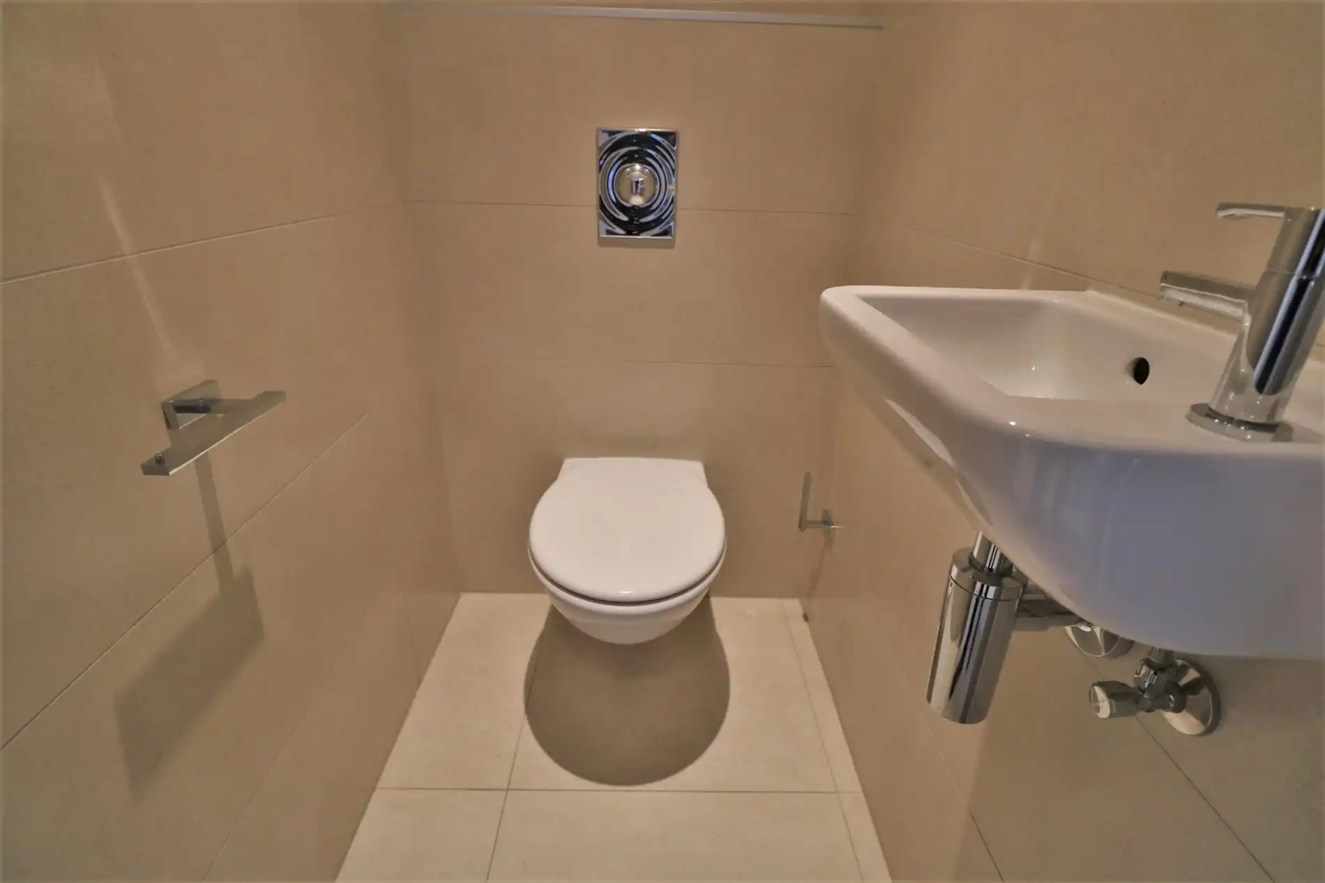  Instapklaar en modern 3-slaapkamer appartement met zonneterras te Oostende! foto 12