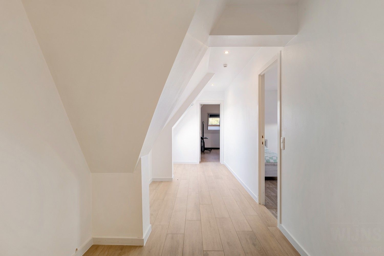 Prachtige en ruime villa met mogelijk zes slaapkamers gelegen op een toplocatie. foto 32