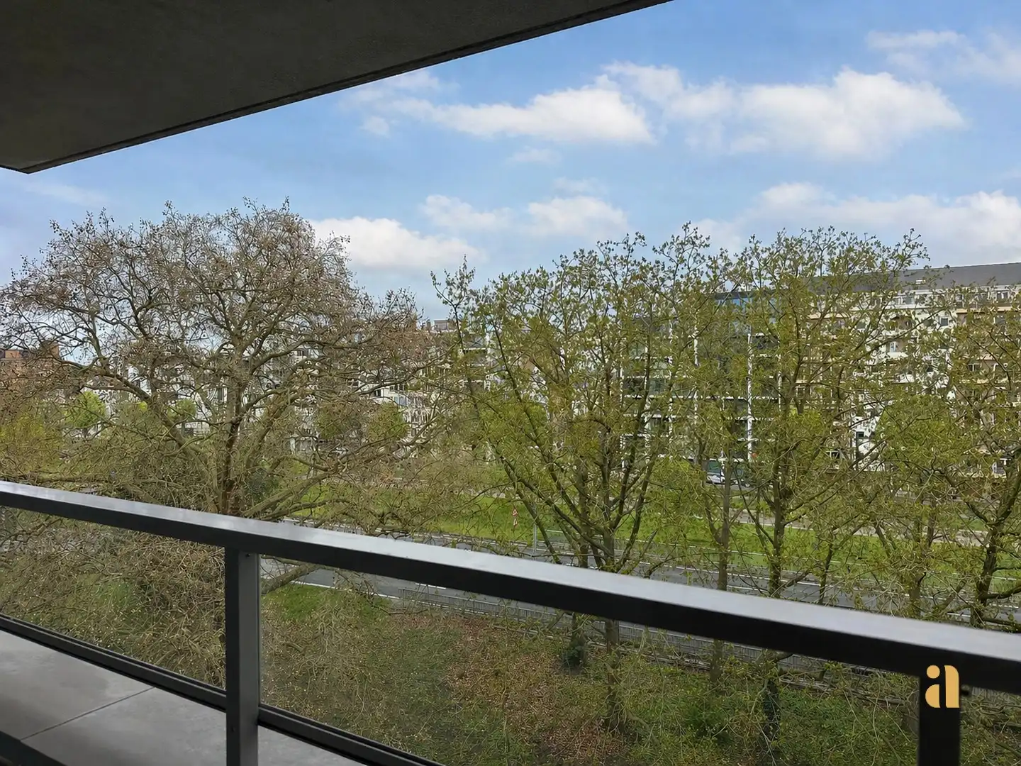 Zon, ruimte & torens: dit lichtrijke appartement heeft het allemaal! foto 24