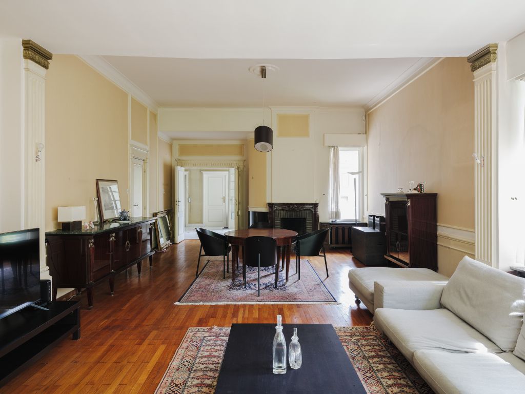 Omgeving Sint-Pieters station - Imposante half vrijstaande villa met parktuin, in nieuwe zakelijkheid naar een ontwerp van architect Geo Bontinck (1935). foto 12