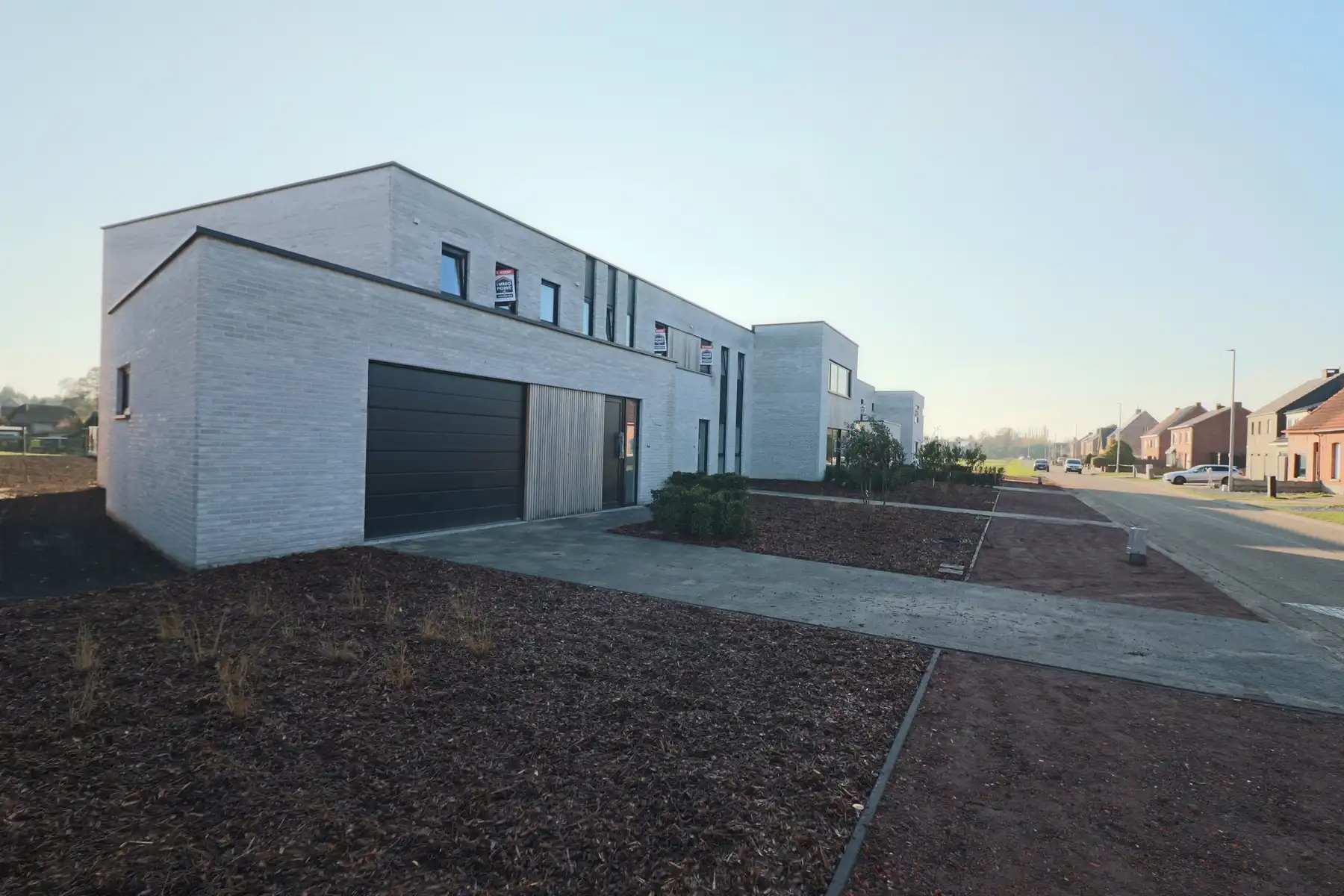 Halfopen woning met 3 slaapkamers en inpandige garage op perceel van ca 505 m² foto 25