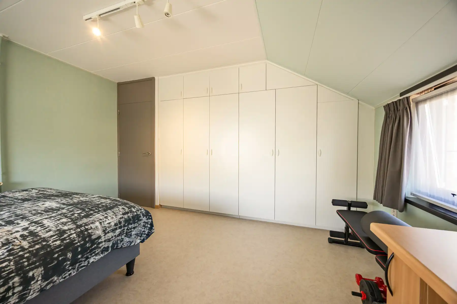 Ruime gezinswoning op een perceel van ca 675 m² in een doodlopende straat. foto 20