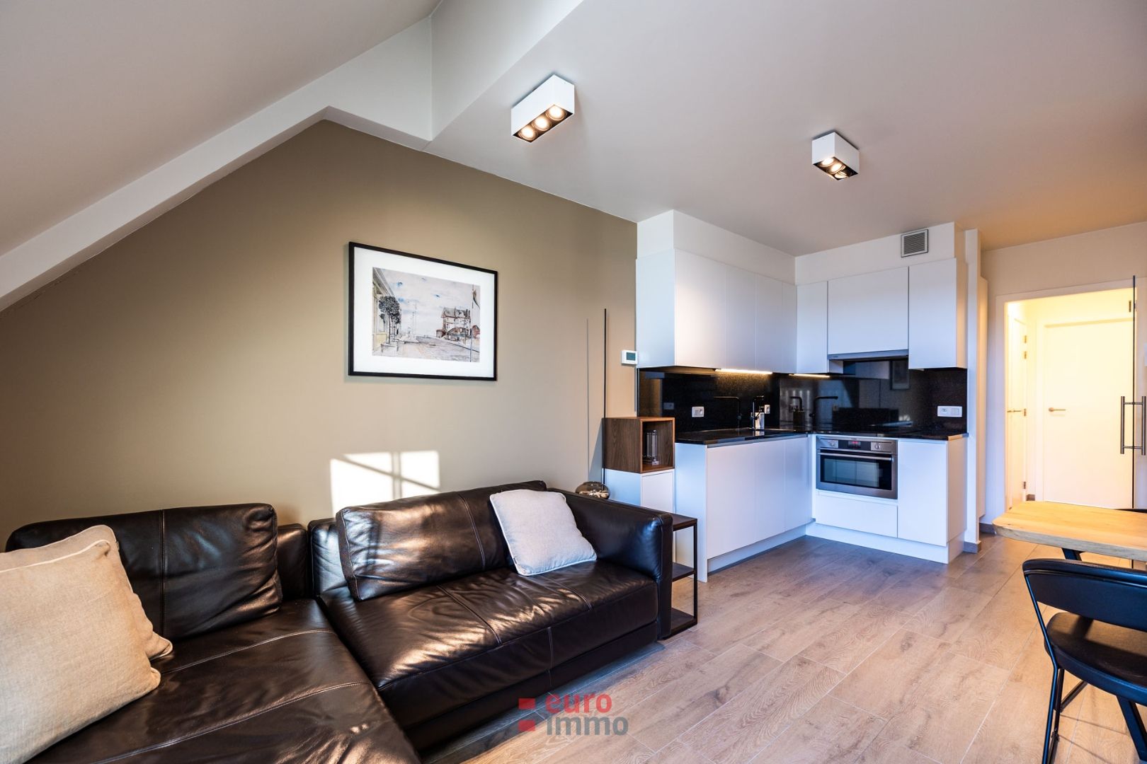 Exclusief duplex-appartement met 2 slaapkamers in het hartje van onze bruisende badstad! foto 5