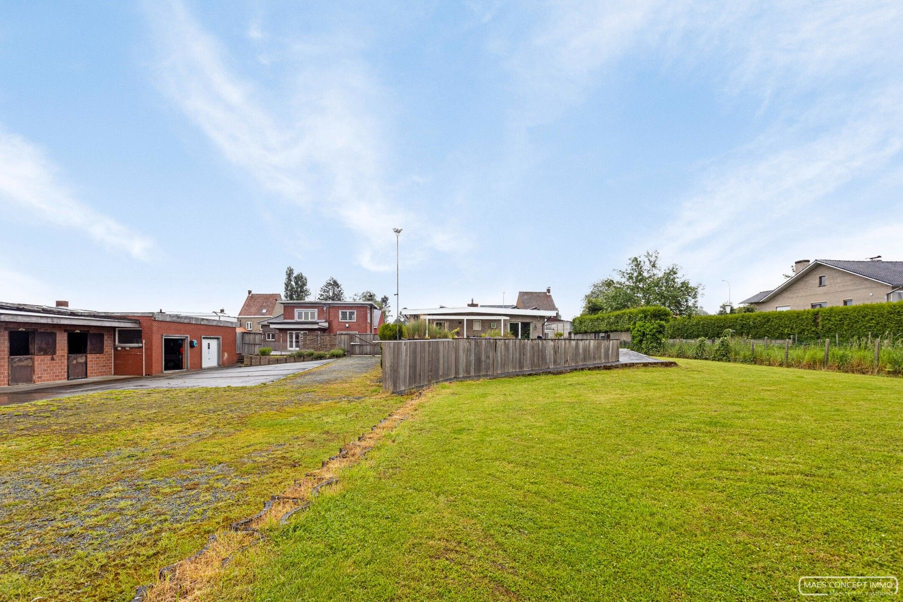 Twee woningen, handelspand met weide, piste en stallen op meer dan 4300m2 in Kluisbergen foto 52