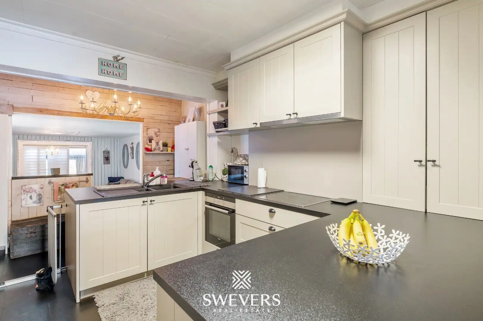 Gezinswoning met vier slaapkamers op ruim perceel in groene omgeving van Heusden-Zolder foto 8