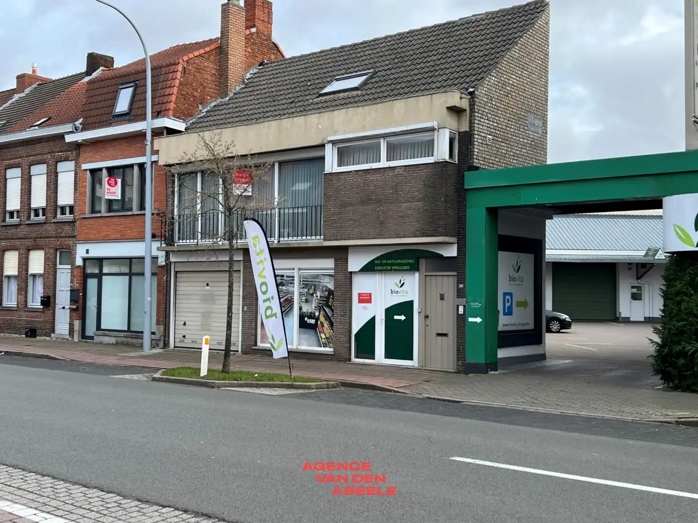 Polyvalente woning met ruime garage en opslagruimte van 155m2 foto {{pictureIndex}}