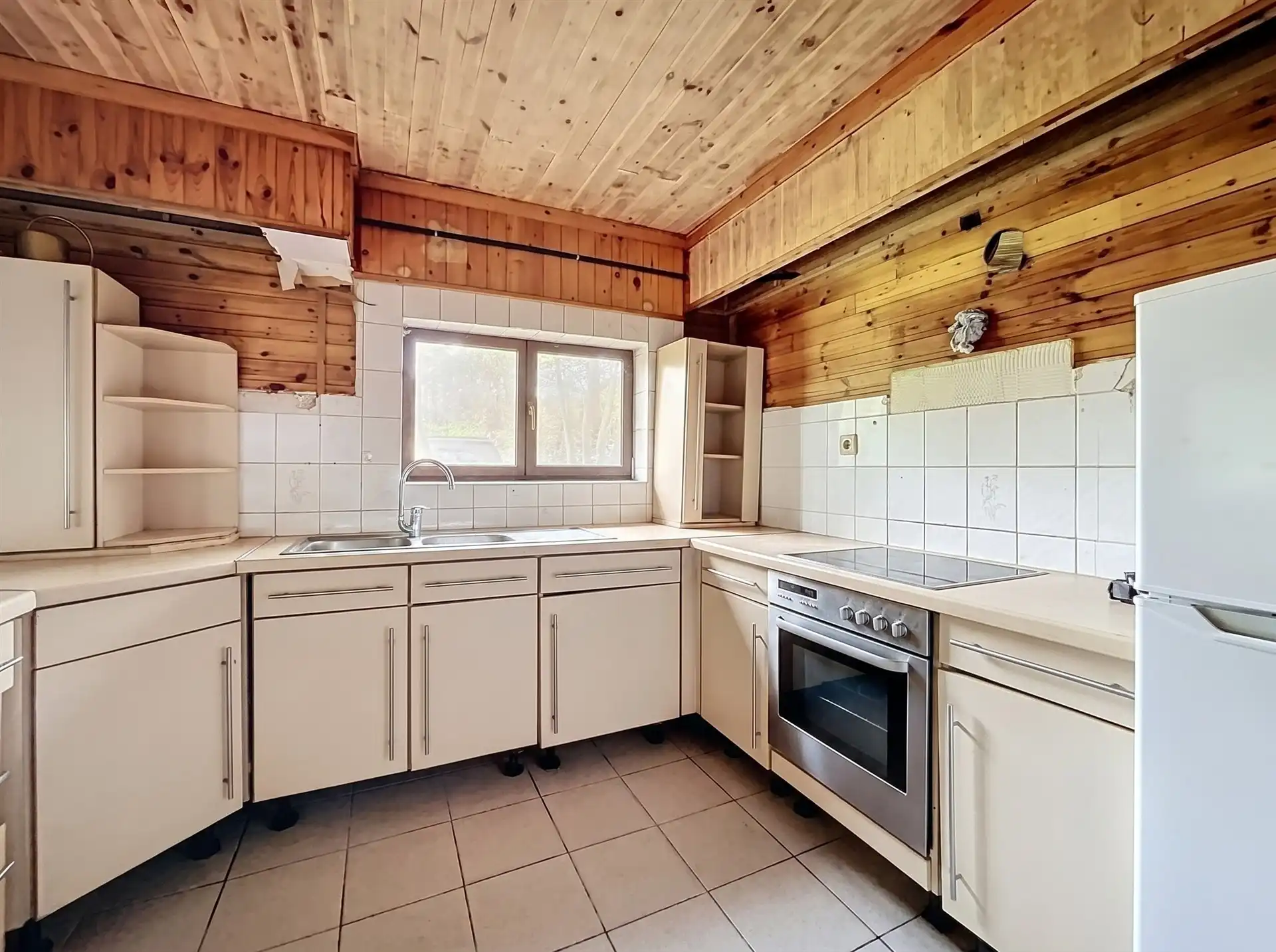 Op te frissen recreatiewoning op perceel van 1.064m²! foto 3
