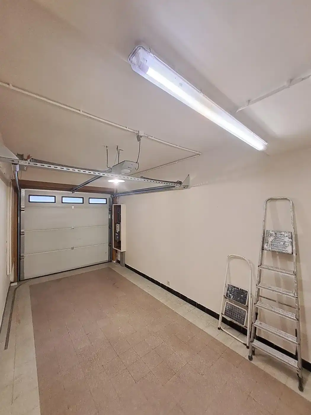 Verrassend ruime en charmante woning met grote inpandige garage! foto 19