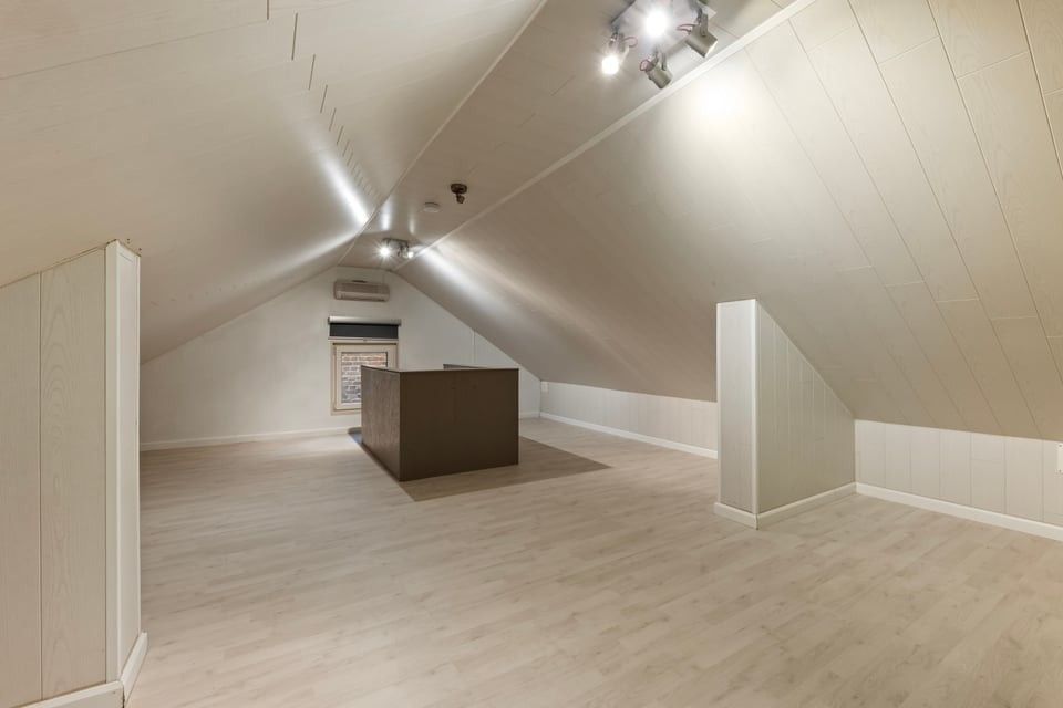RUIME, INSTAPKLARE WONING MET 4 SLAAPKAMERS EN EEN ZONNIGE TUIN TE HEERS foto 28