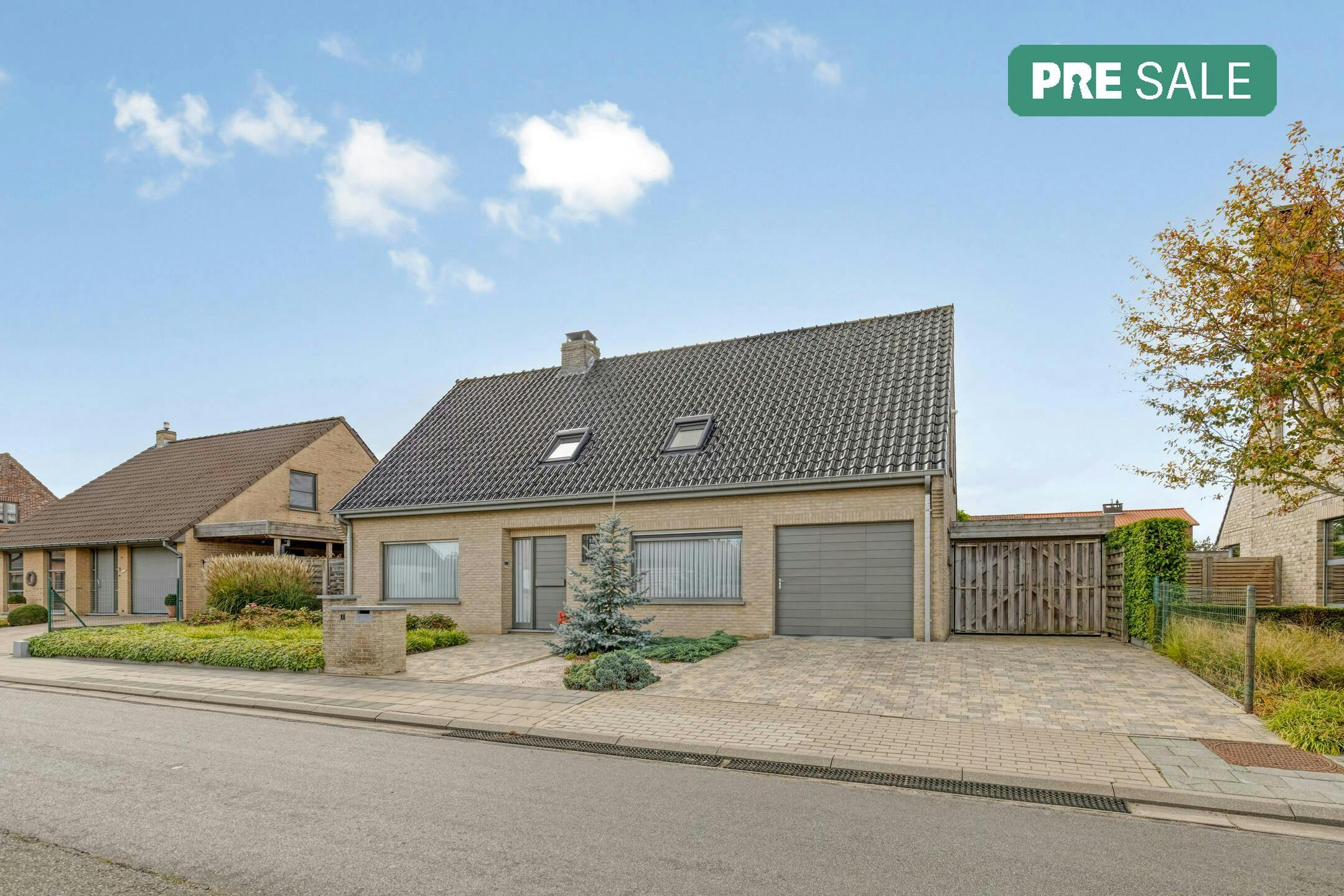 Villa te koop met 5 kamers in Dikkebus op 708m² foto {{pictureIndex}}