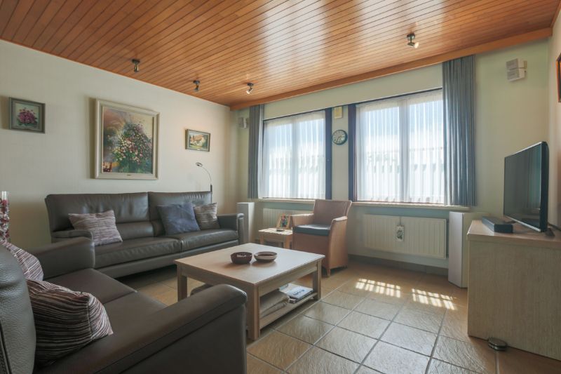 Topligging, Hoog Kortrijk! Te moderniseren alleenstaande woning met 4 slaapkamers, bureau, dubbele garage...ENERGIELABEL C foto 8