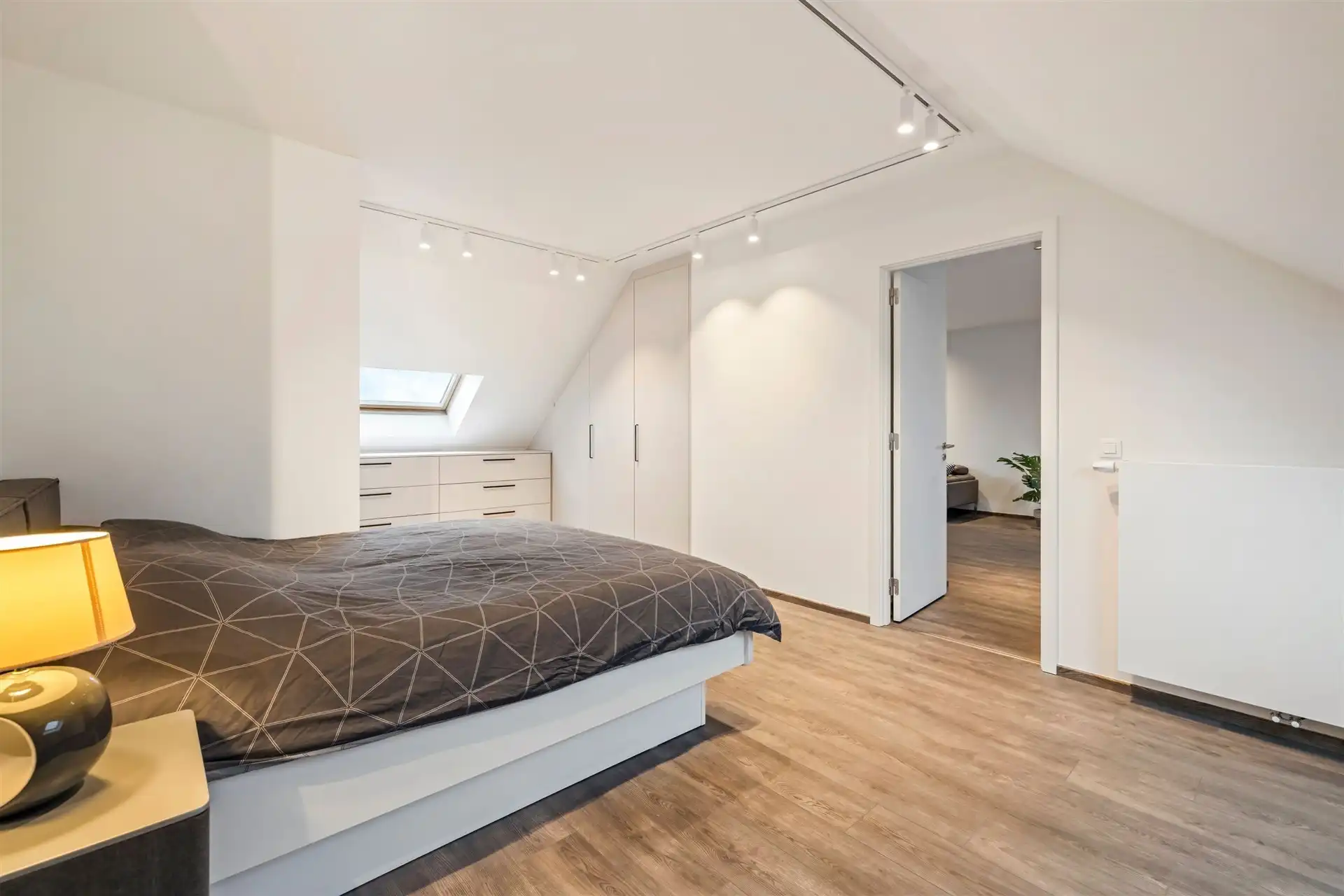 Uitzonderlijk ruim duplex appartement met loft allures in het hartje Sint-Niklaas (220m²) foto 19