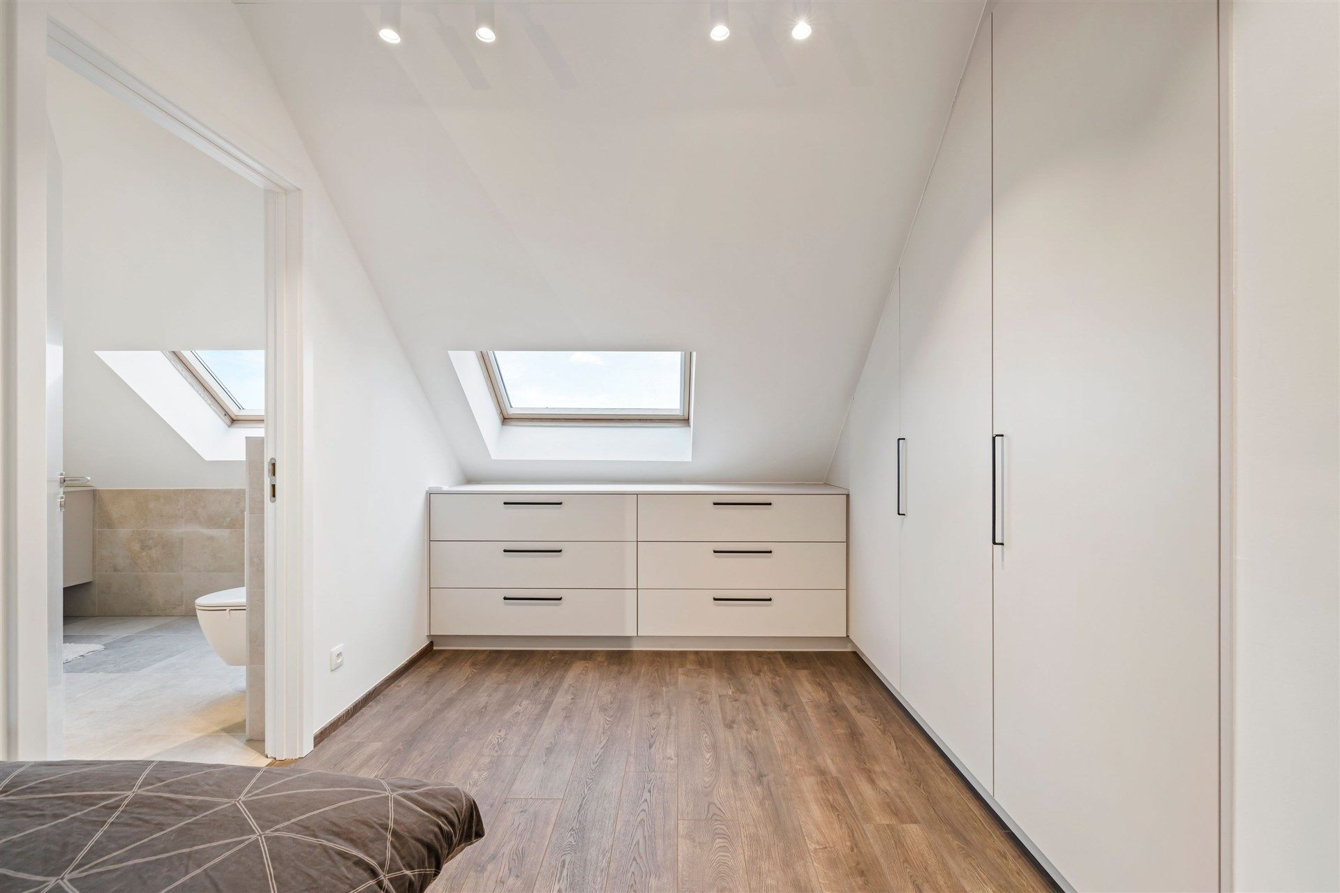 Uitzonderlijk ruim duplex appartement met loft allures te Sint-Niklaas foto 18