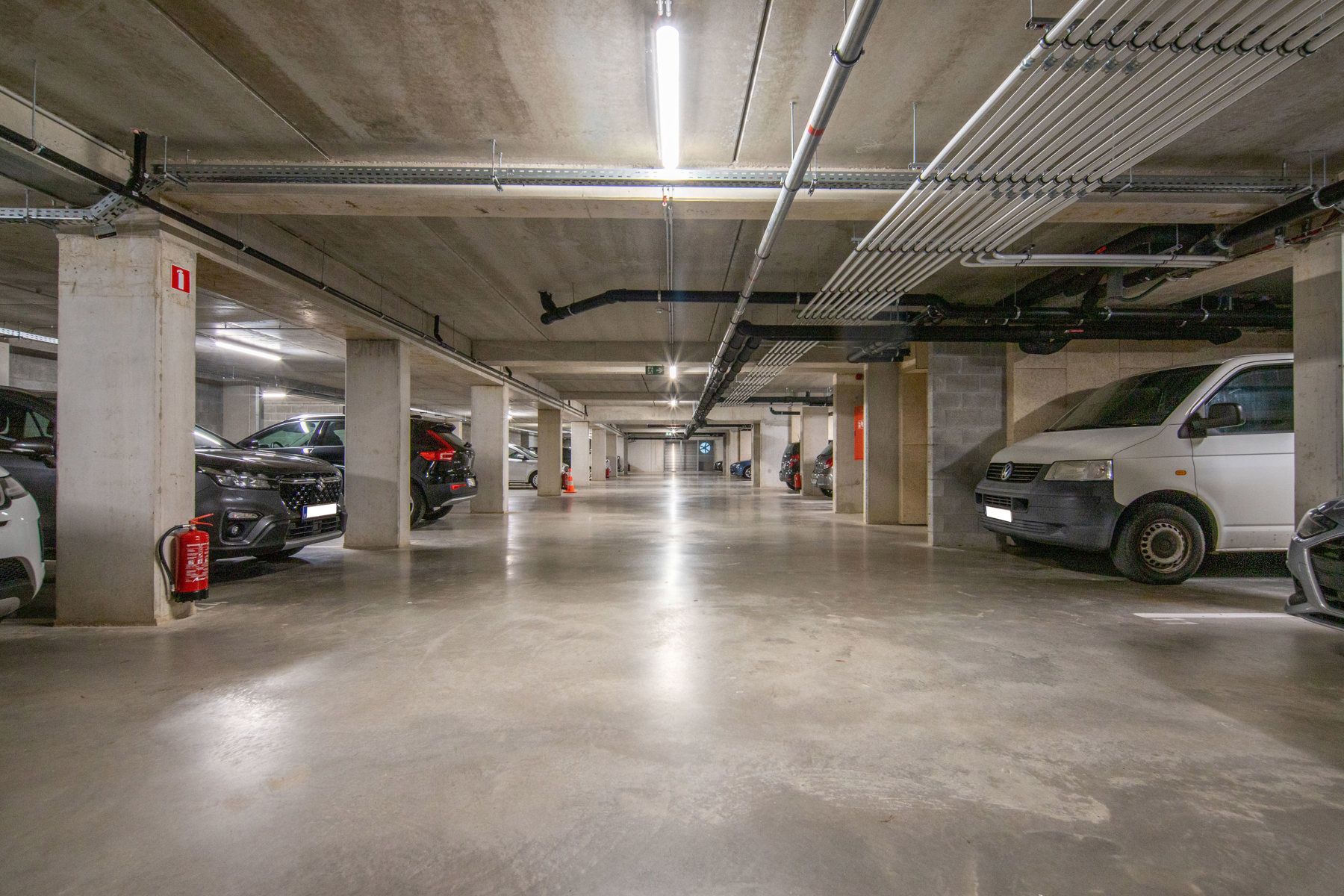 Parkeerplaats te koop foto {{pictureIndex}}