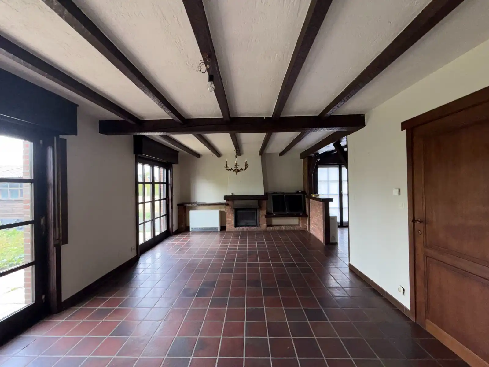 Ruime woning met 4 slaapkamers, garage en tuin foto 5