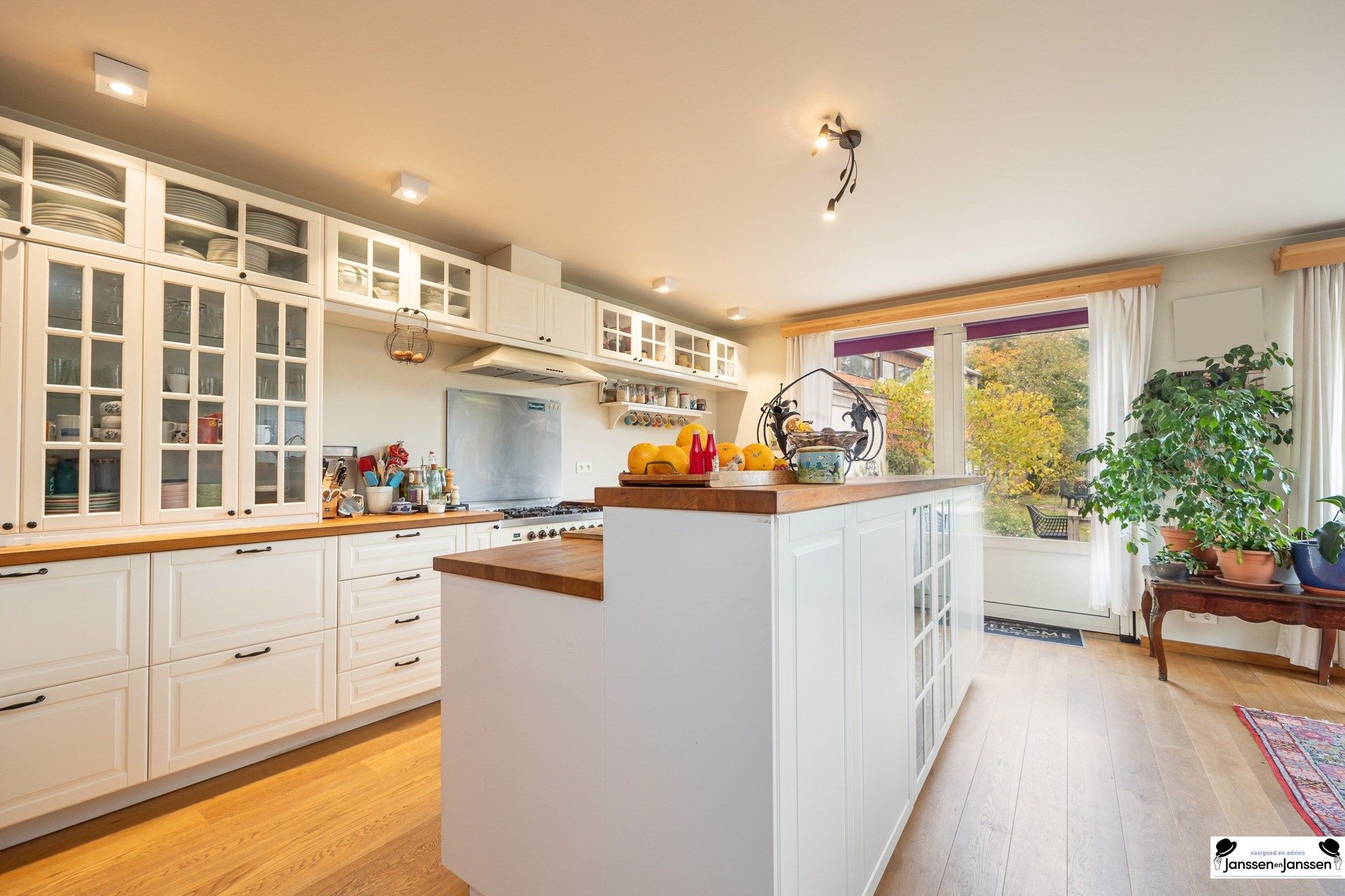 Prachtig gerenoveerde woning met 3 slaapkamers en groene tuin in Ekeren! foto 14