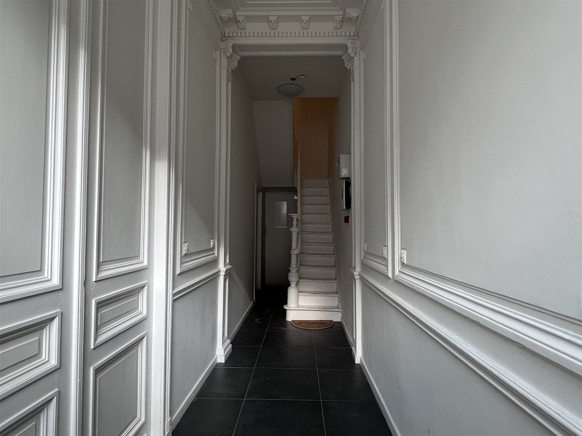Gemeubeld appartement gelegen op de bovenste verdieping  foto 9