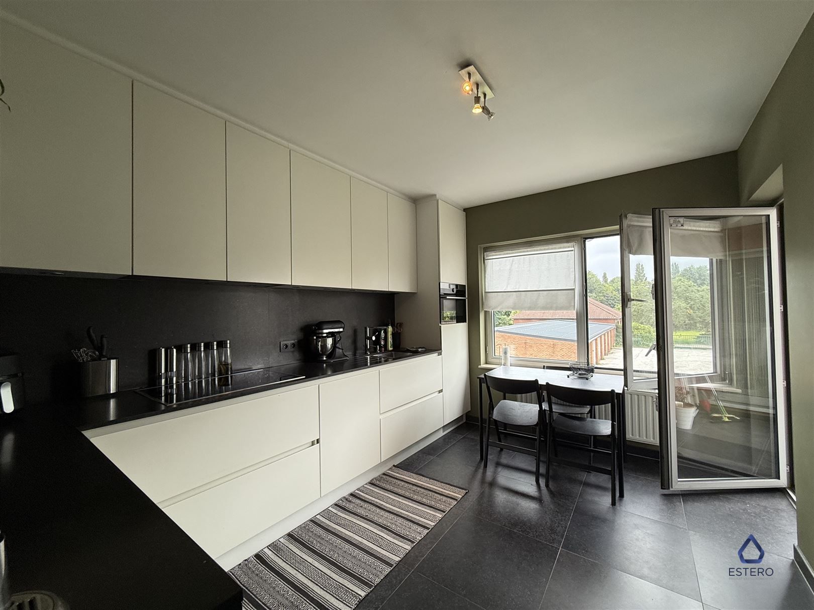 Ruim appartement met 3 slaapkamers en terras foto 7