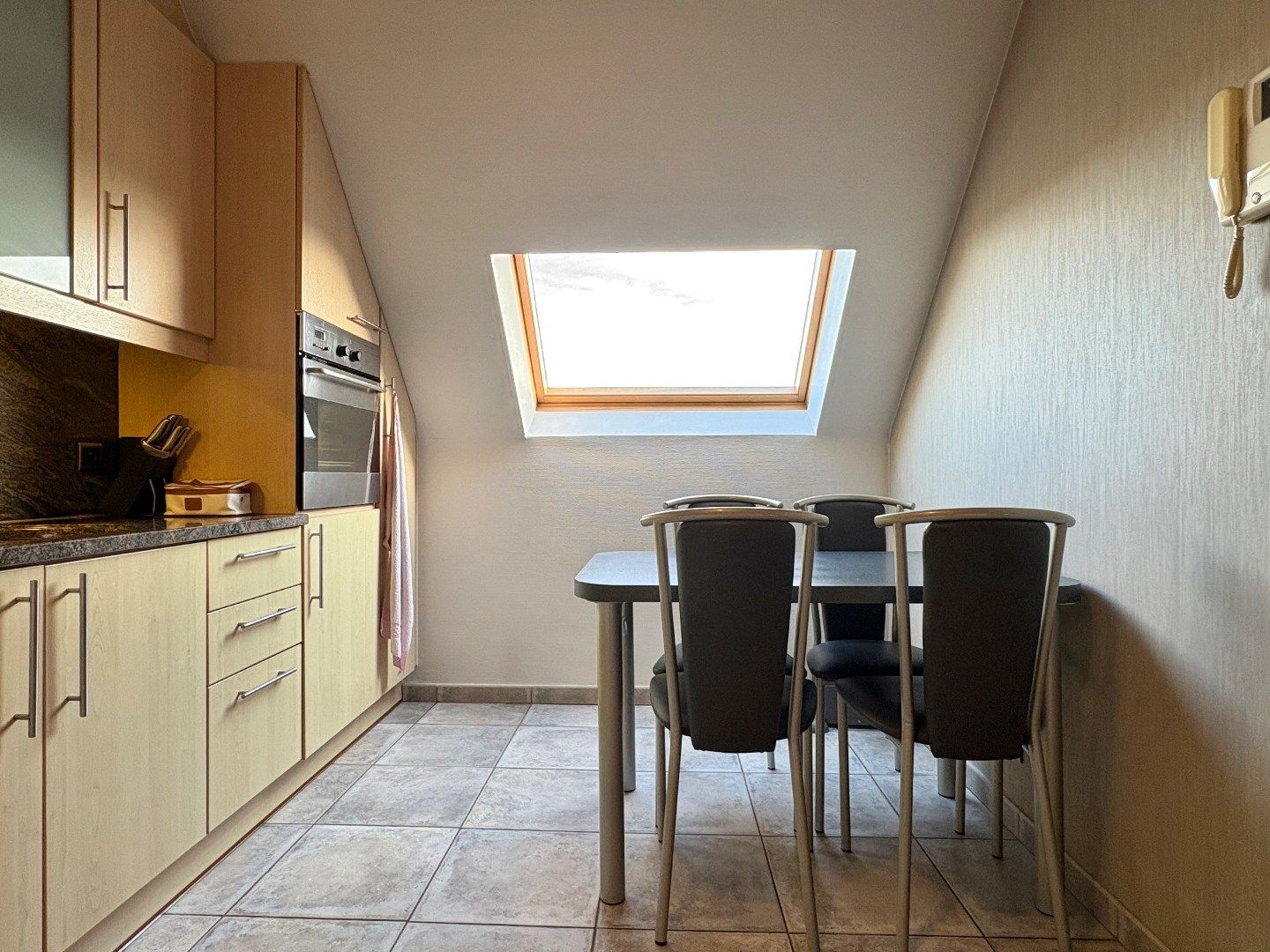 Appartement te koop op de 3de verdieping in Harelbeke foto 6