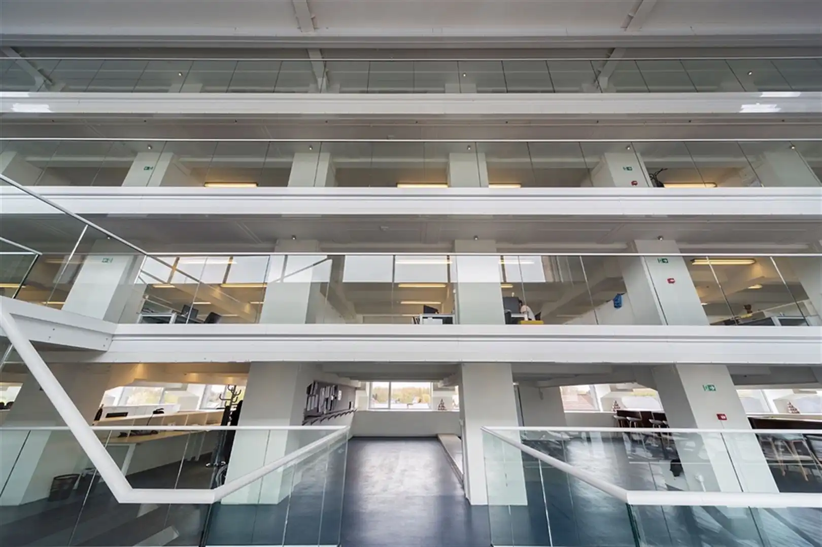 Kantoorgebouw foto 5