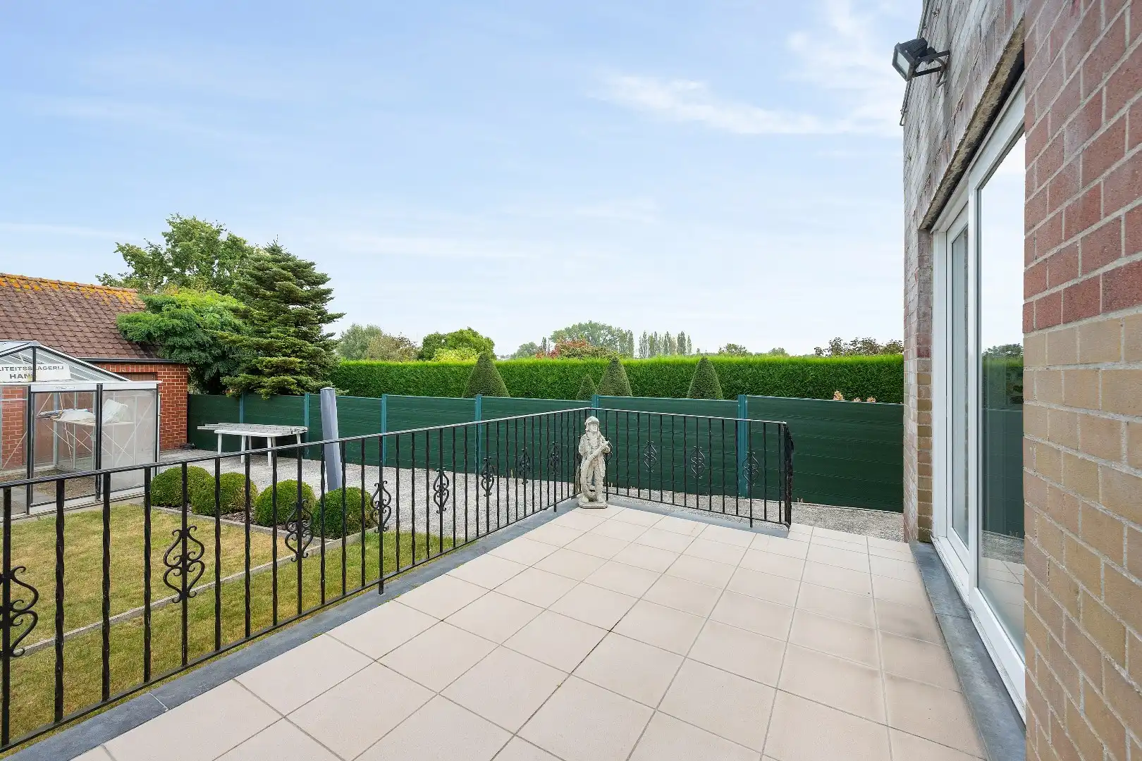 COMMERCIËLE HANDELSWOONST MET 3 SLPKS, GROTE GARAGE EN GUNSTIG EPC foto 21