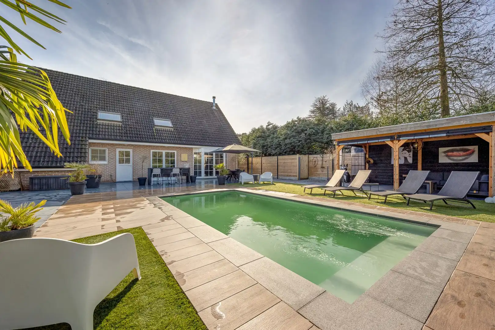 VILLA OP 2.118 M² foto {{pictureIndex}}