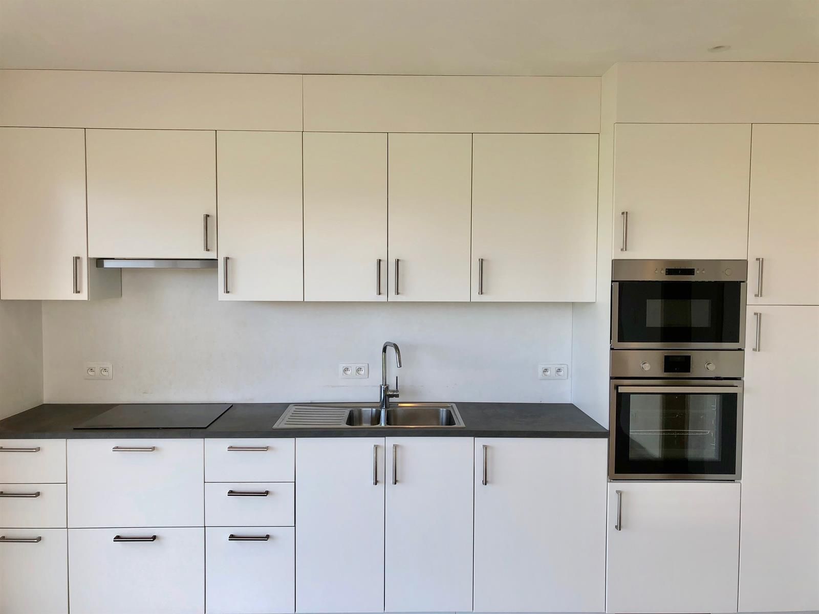 Prachtige nieuwbouwwoning met oprit, garage en tuin foto 6