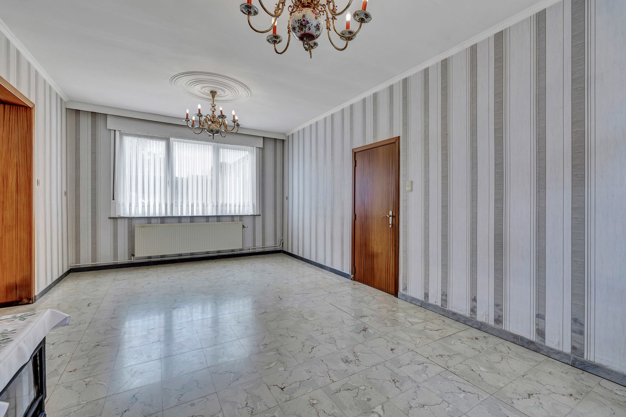 Verder te renoveren woning met garage en tuin te Okegem foto 6