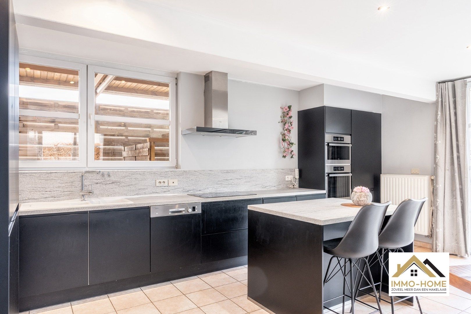 Instapklare woning met bureau/ winkelruimte  foto 3