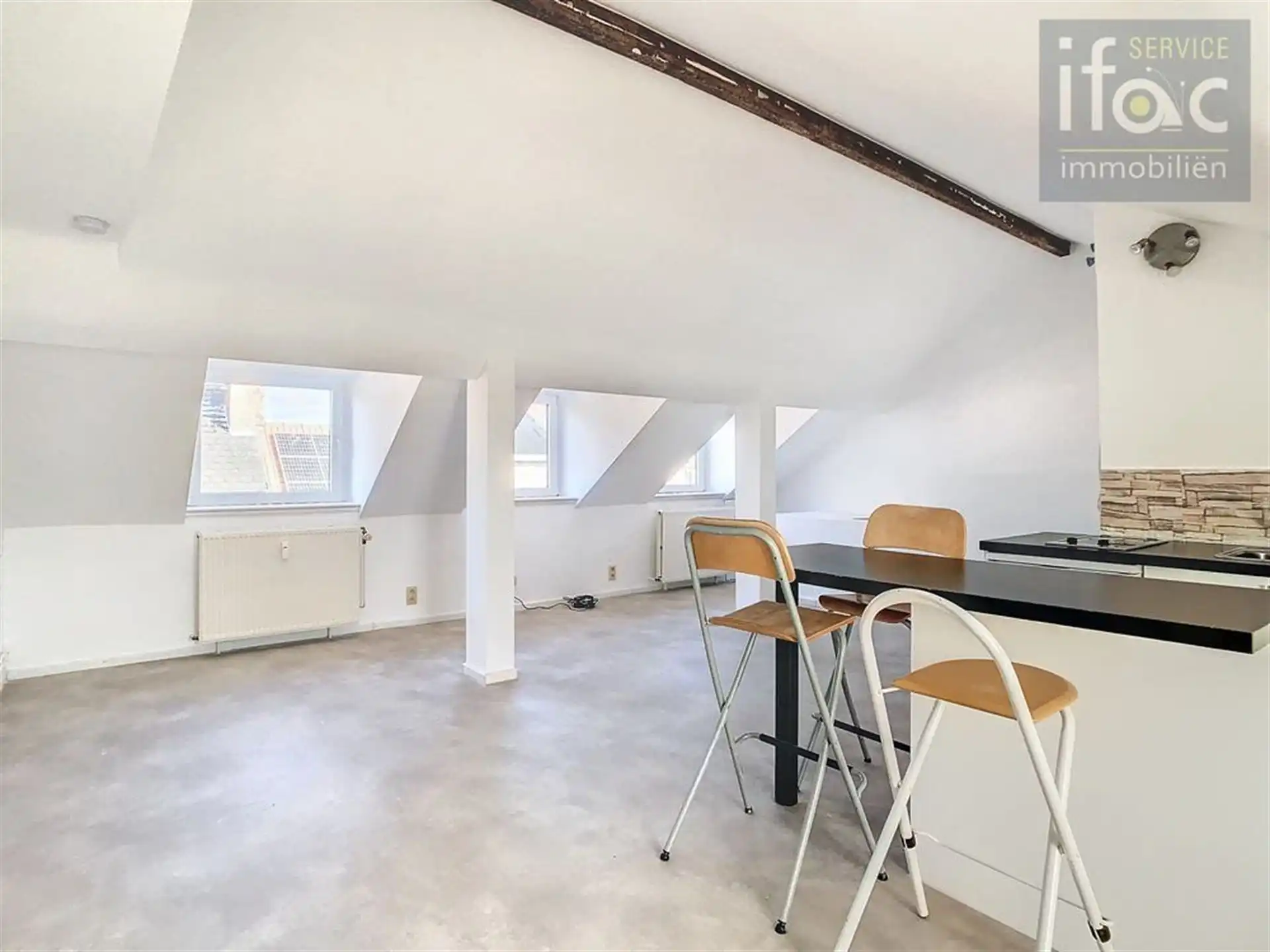 Lichtrijke studio foto 3