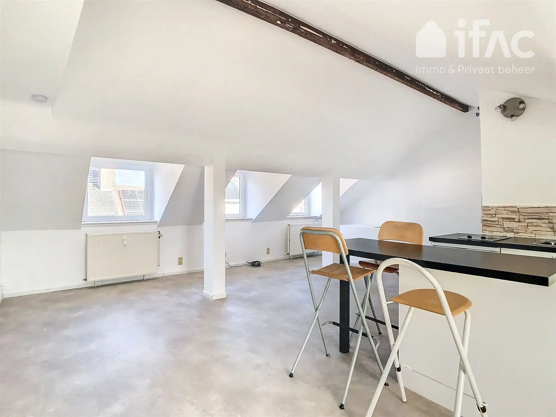 Lichtrijke studio foto 3