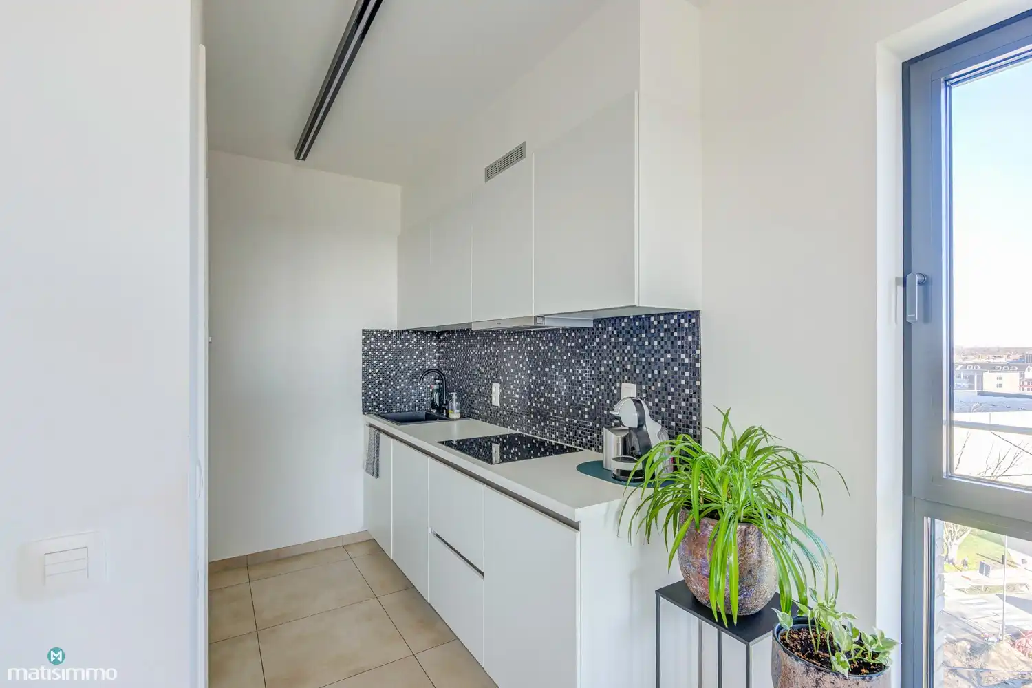 MODERN AFGEWERKT APPARTEMENT MET OVERDEKT TERRAS, KELDERBERGING EN RUIME AUTOSTAANPLAATS NABIJ HASSELT CENTRUM foto 9