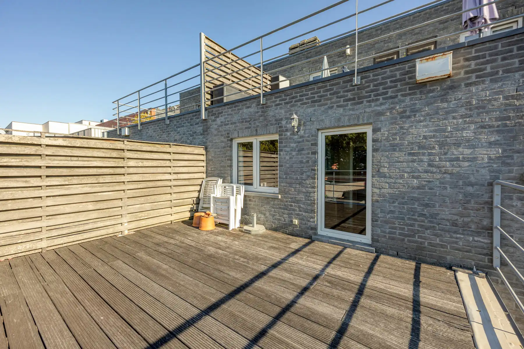Instapklaar appartement op de 1ste verdieping met 2 slaapkamers, terras en autostaanplaats.  foto 14