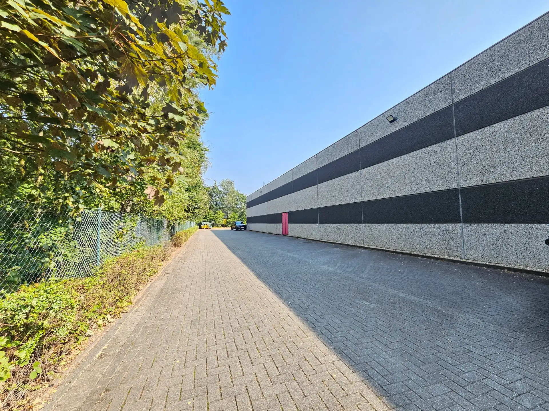 SEMI-INDUSTRIEEL GEBOUW OP ZICHTLOCATIE foto 24