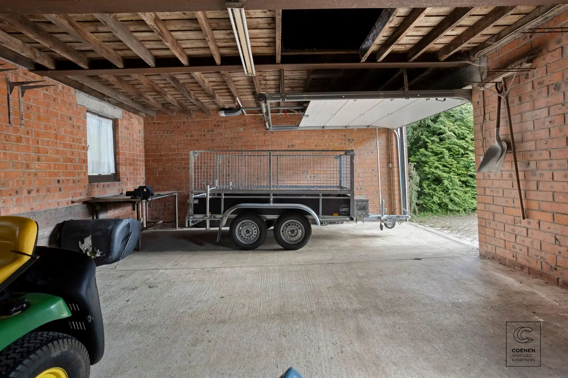 Zeer ruime HOB met schitterende tuin op een toplocatie foto 27