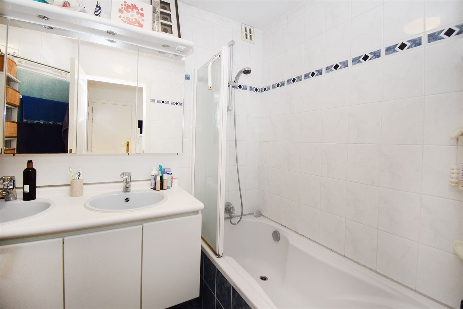 Ruim appartement met 2 slpks op centrale ligging! foto 12
