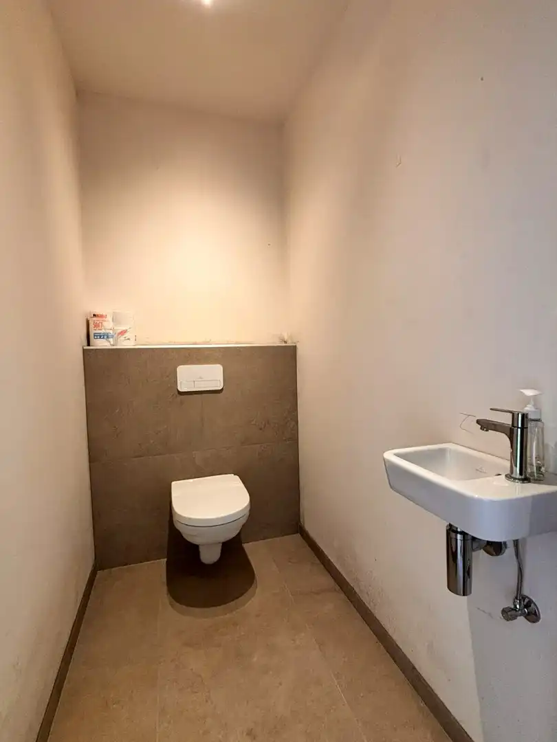 Ruim tweeslaapkamerappartement met terras en garage foto 6