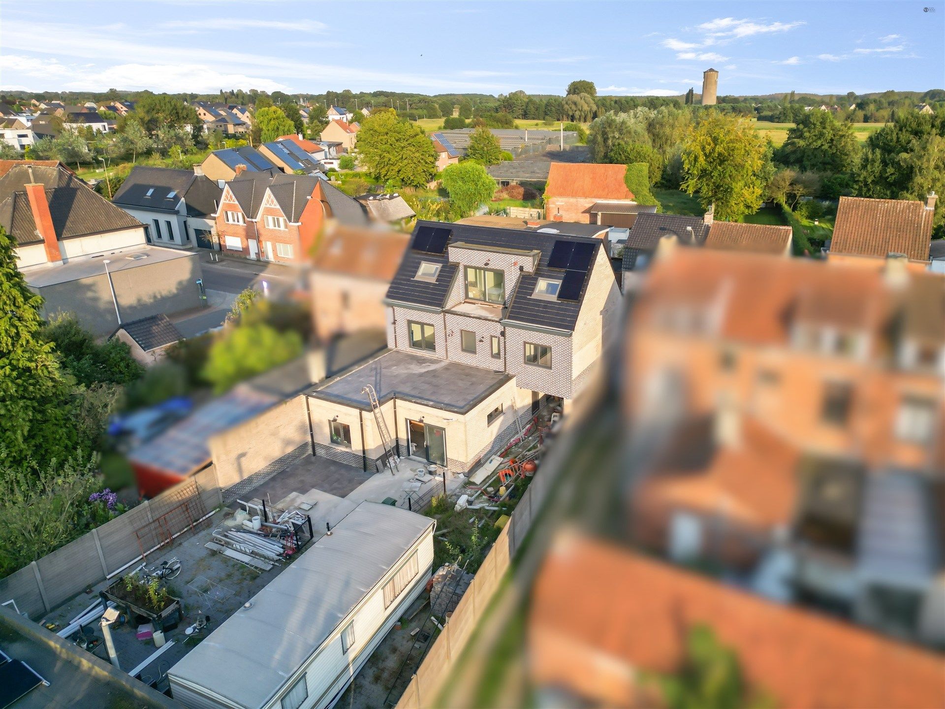 Nieuwbouw appartementsblok van 3 appartementen en 4 garageboxen foto 2