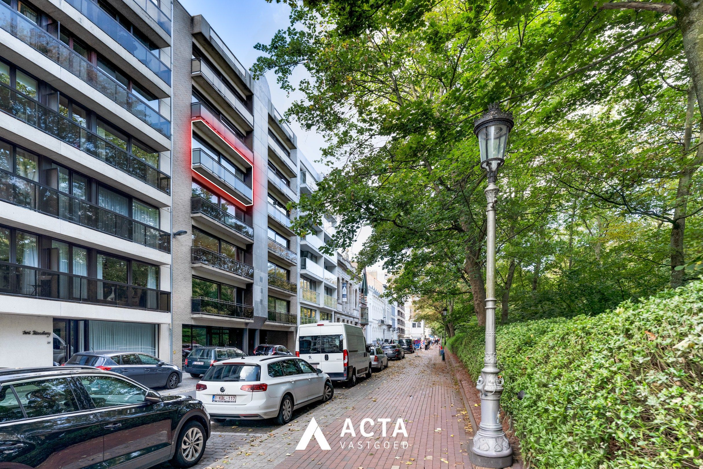 Ruim appartement met drie slaapkamers aan het Leopoldpark foto {{pictureIndex}}
