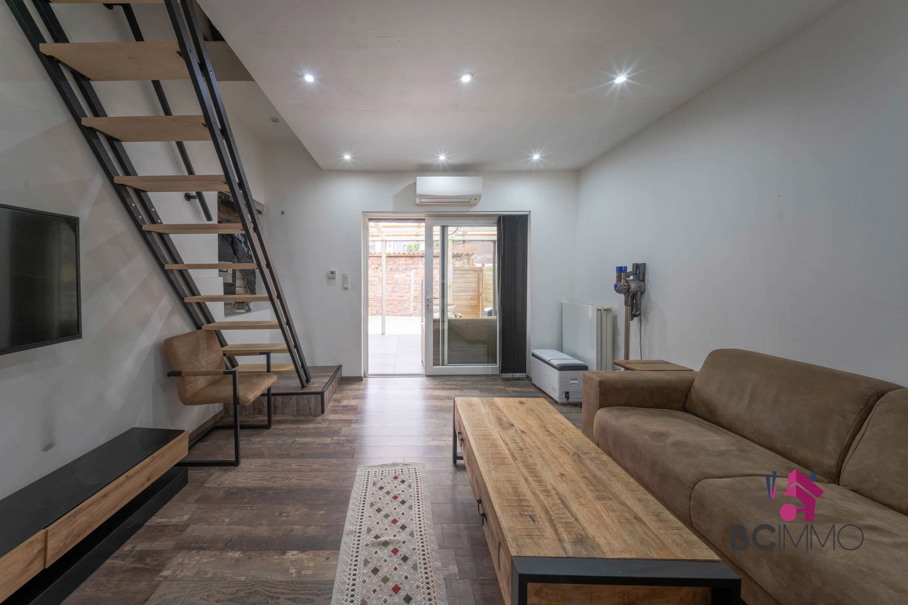 Gerenoveerde rijwoning op gunstige locatie foto 4