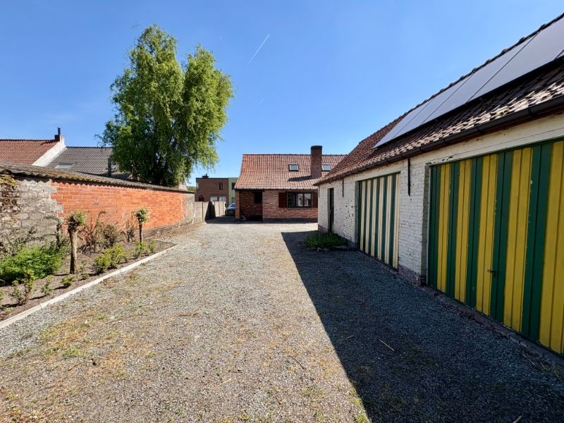 Halfopen bebouwing met 3 slaapkamers en ruime tuin foto 10